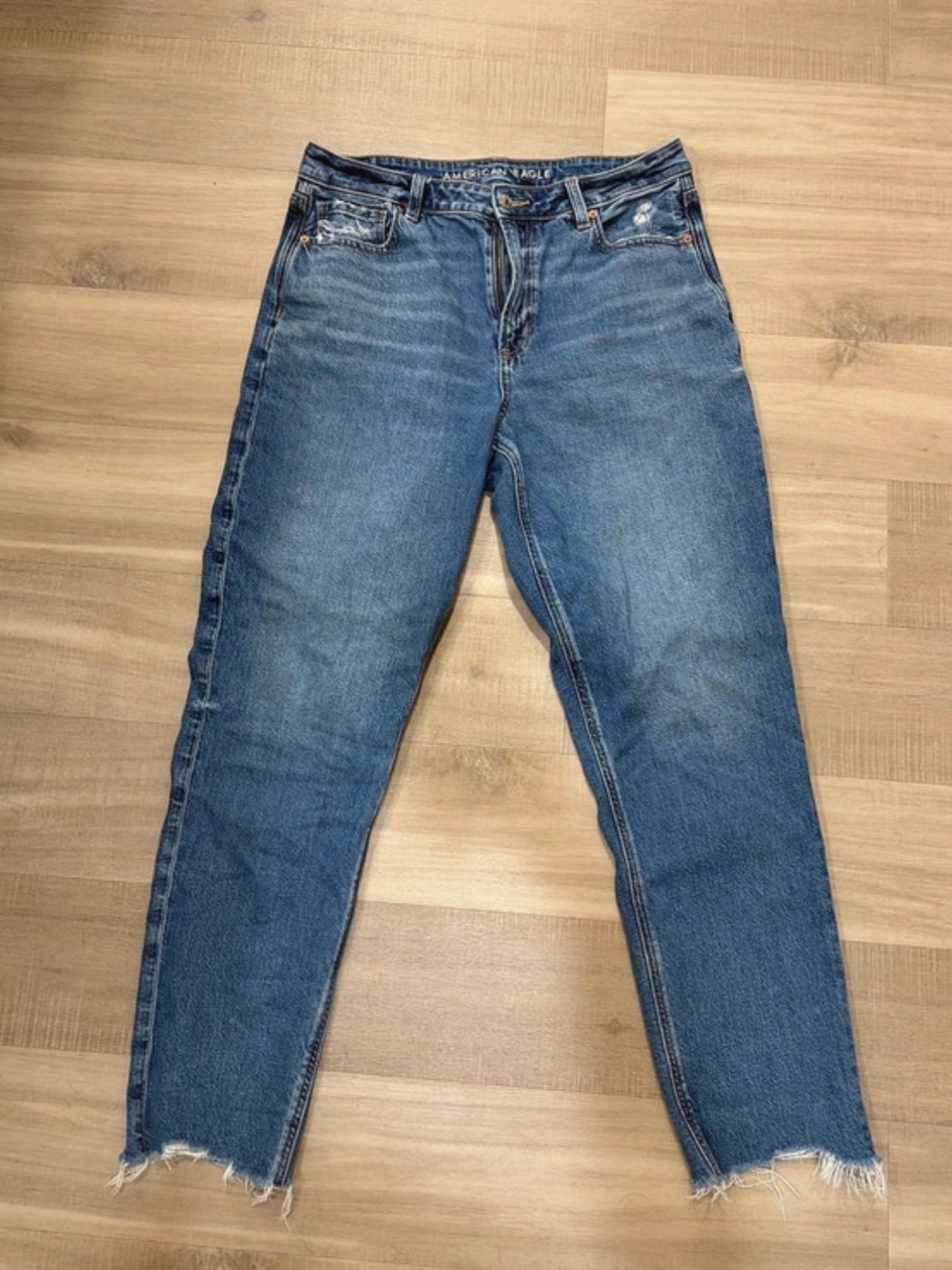 American Eagle Outfitters Cropped High-Rise Mom Jeans - Medium Blue Wash